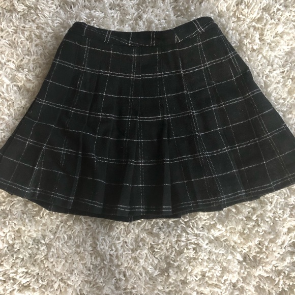 XS Forever 21 black pleated skirt - Picture 3 of 3